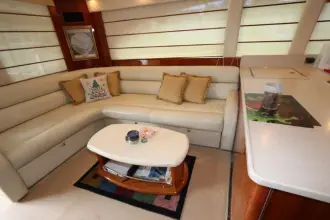 Thumbnail von Riviera 	Enclosed Flybridge 62