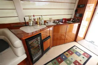 Thumbnail von Riviera 	Enclosed Flybridge 62