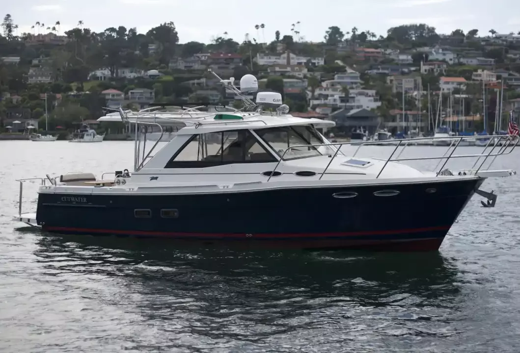 Cutwater Boats C 30 Sedan OHANA