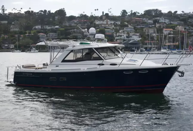 Cutwater Boats C 30 Sedan OHANA