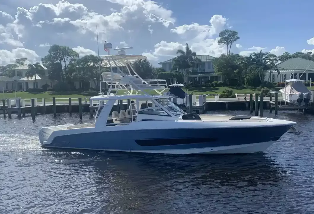 Boston Whaler 420 Outrage