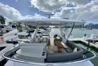 Thumbnail von Azimut Fly 53 Searenity II