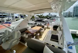 Thumbnail von Azimut Fly 53 Searenity II