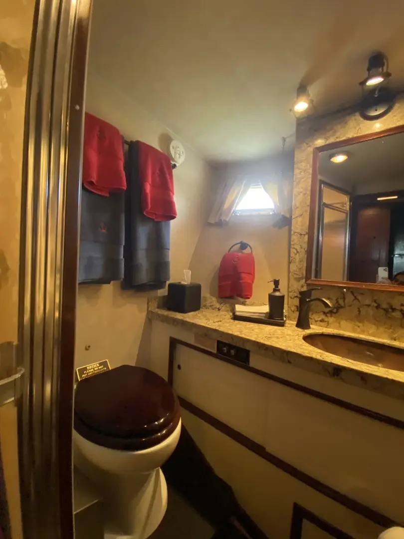 Thumbnail von Hatteras 42 Convertible