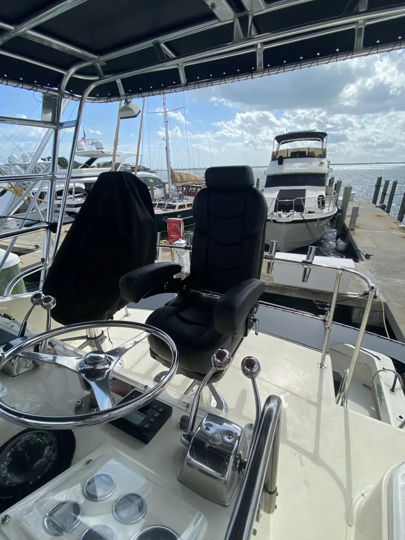 Thumbnail von Hatteras 42 Convertible