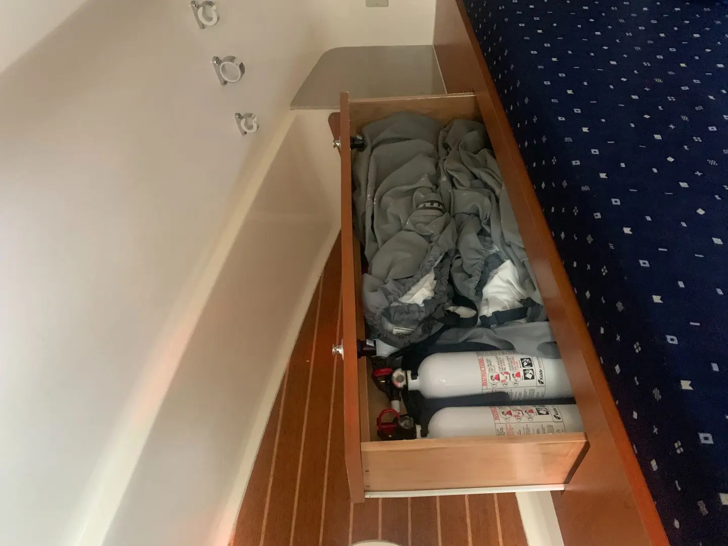 Thumbnail von World Cat 320 EC