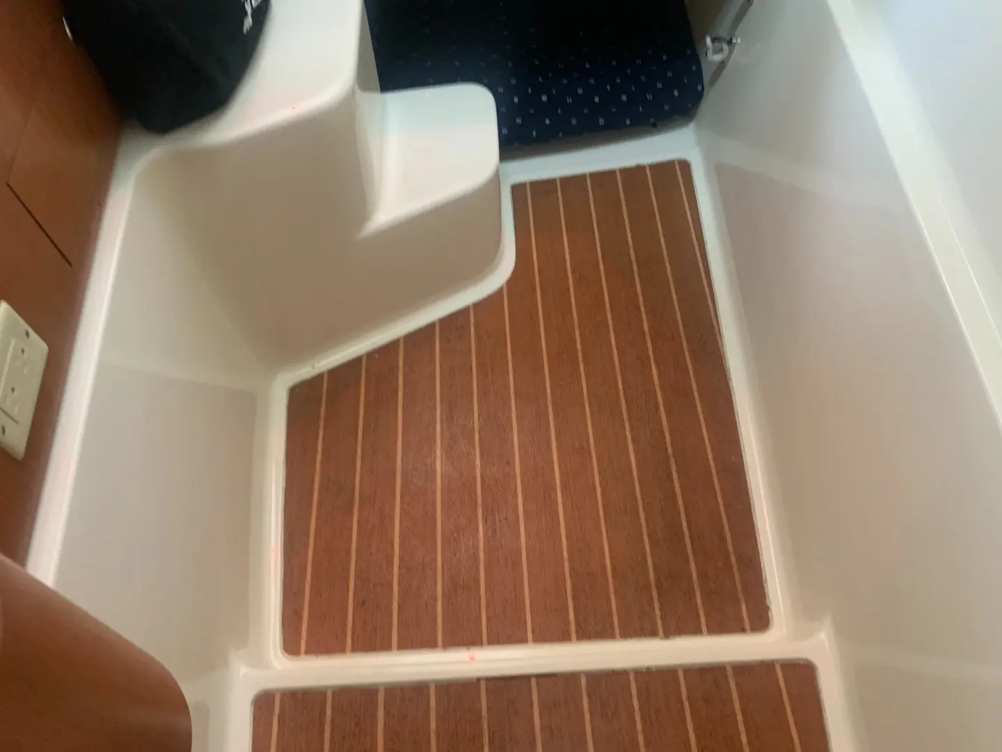 Thumbnail von World Cat 320 EC