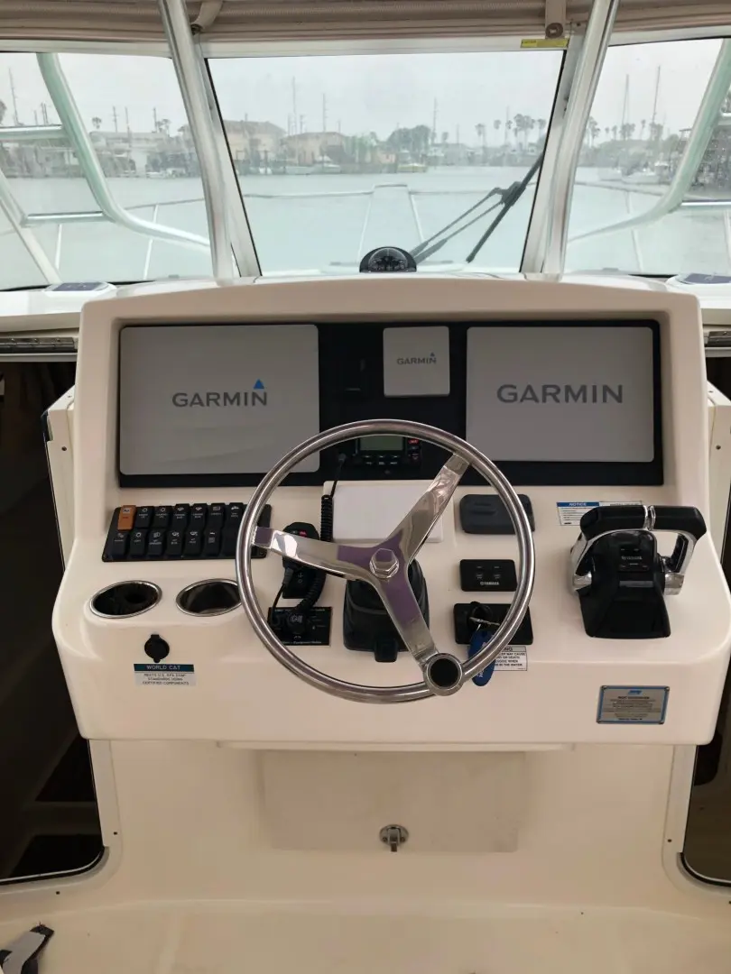 Thumbnail von World Cat 320 EC