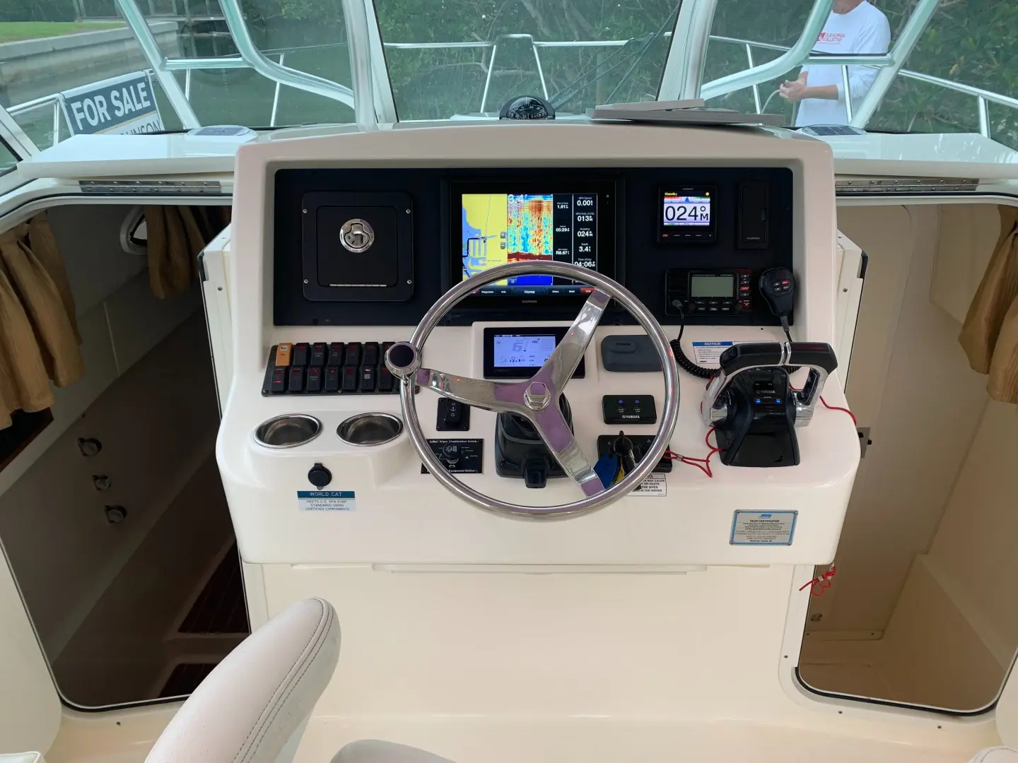 Thumbnail von World Cat 320 EC