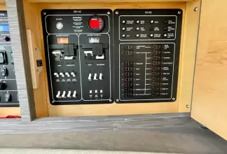 Thumbnail von Boston Whaler 420 Outrage