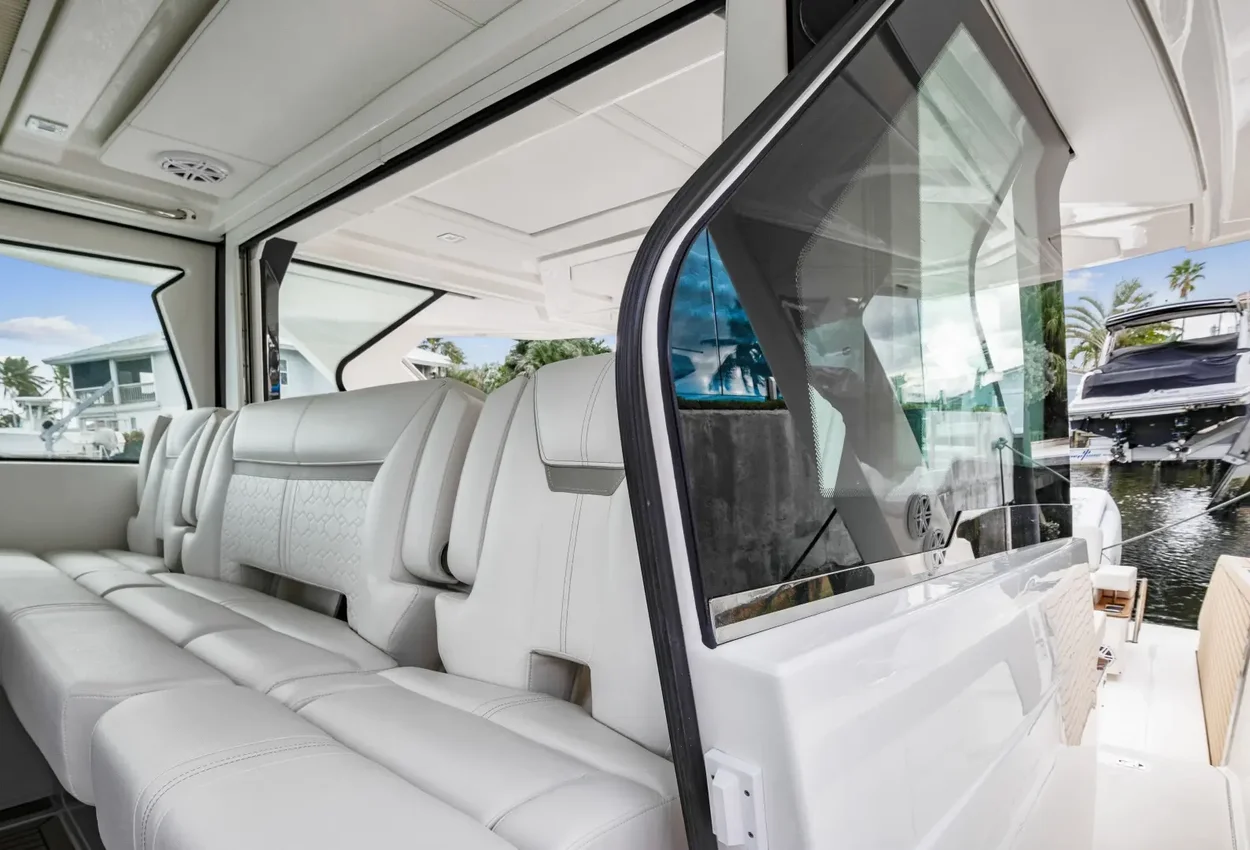 Thumbnail von Tiara Yachts 48LS