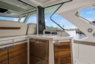 Thumbnail von Tiara Yachts 48LS