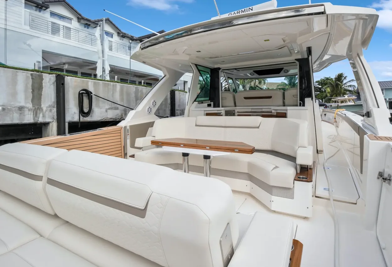 Thumbnail von Tiara Yachts 48LS