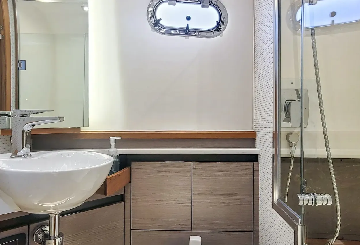 Thumbnail von Tiara Yachts 48LS