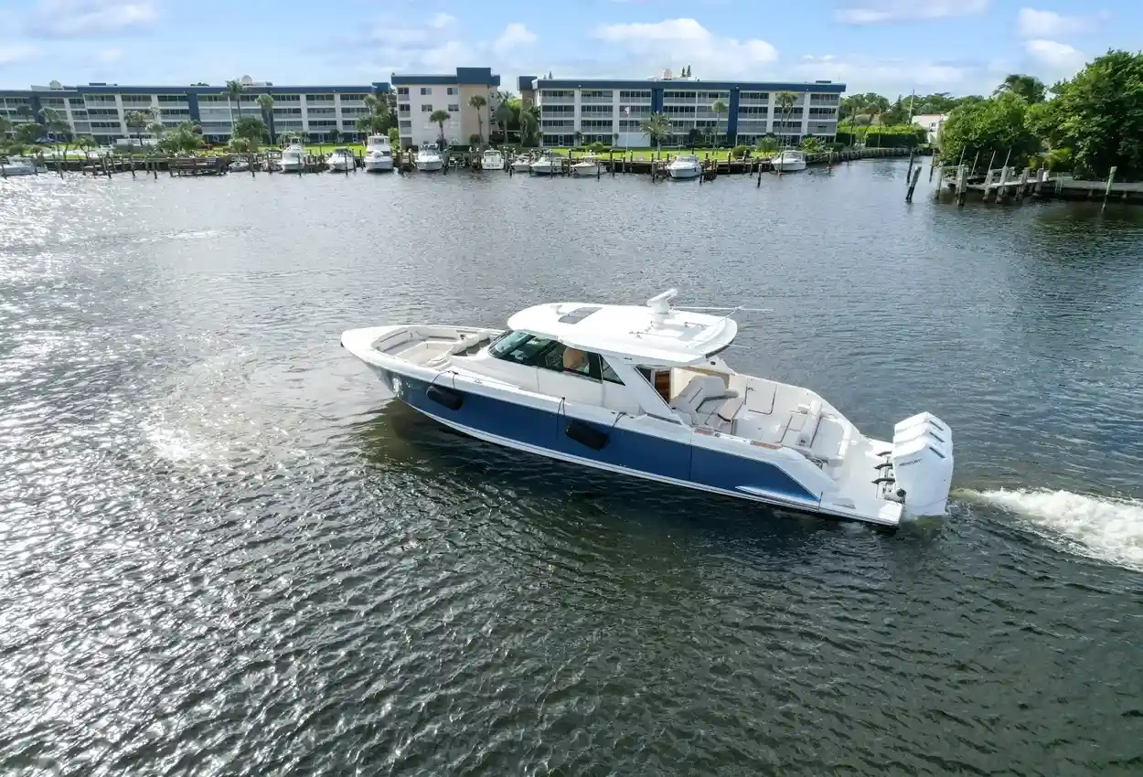 Thumbnail von Tiara Yachts 48LS