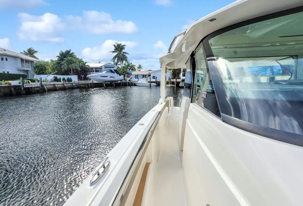 Thumbnail von Tiara Yachts 48LS