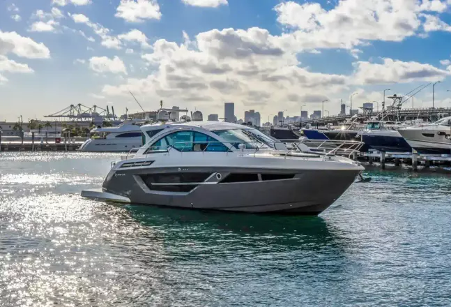 Cruisers Yachts 50 Cantius
