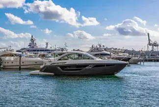 Thumbnail von Cruisers Yachts 50 Cantius