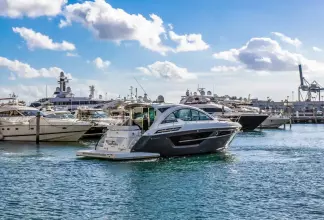 Thumbnail von Cruisers Yachts 50 Cantius