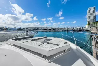 Thumbnail von Cruisers Yachts 50 Cantius