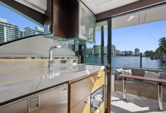 Thumbnail von Tiara Yachts 39 Coupe Triple Threat