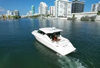 Thumbnail von Tiara Yachts 39 Coupe Triple Threat