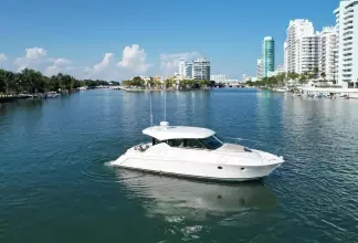 Thumbnail von Tiara Yachts 39 Coupe Triple Threat