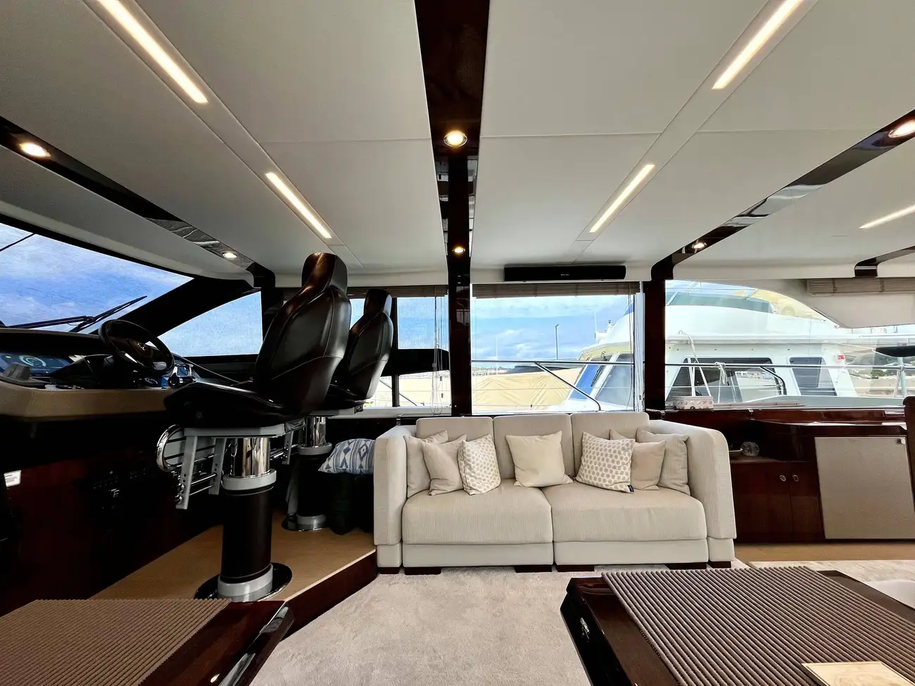 Thumbnail von Fairline Squadron 68