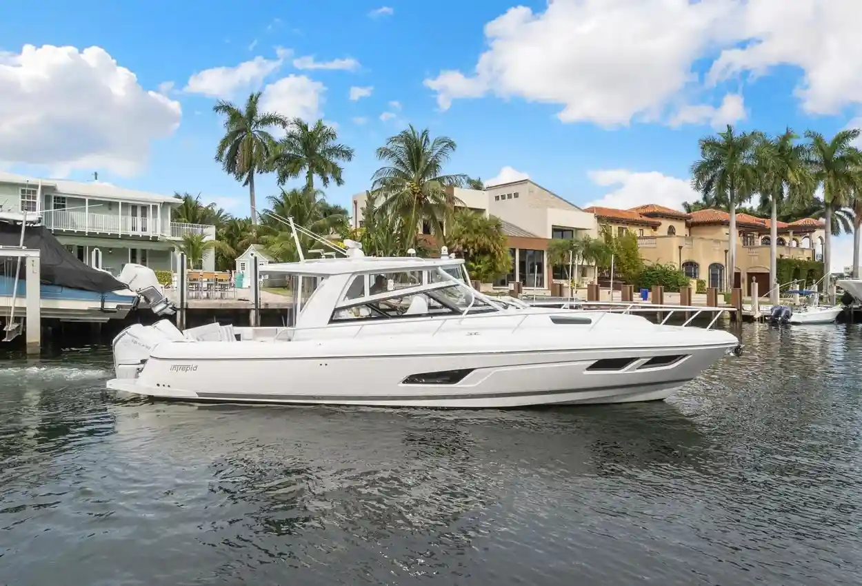 Thumbnail von Intrepid 438 Evolution Salty Dog