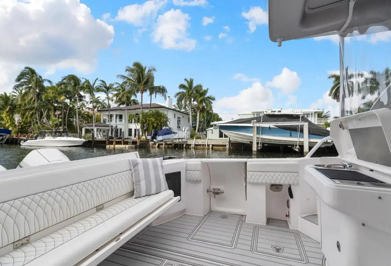 Thumbnail von Intrepid 438 Evolution Salty Dog