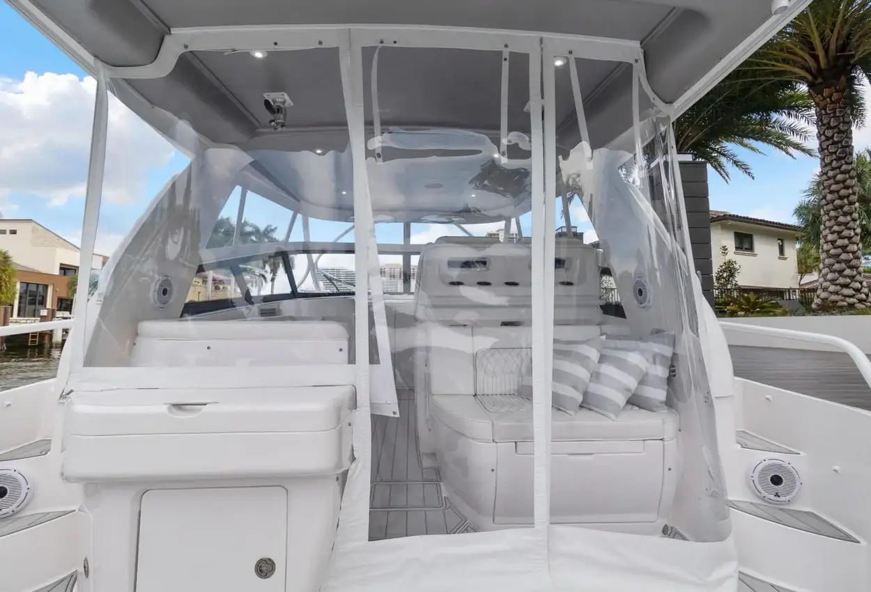 Thumbnail von Intrepid 438 Evolution Salty Dog