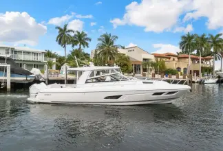 Thumbnail von Intrepid 438 Evolution Salty Dog