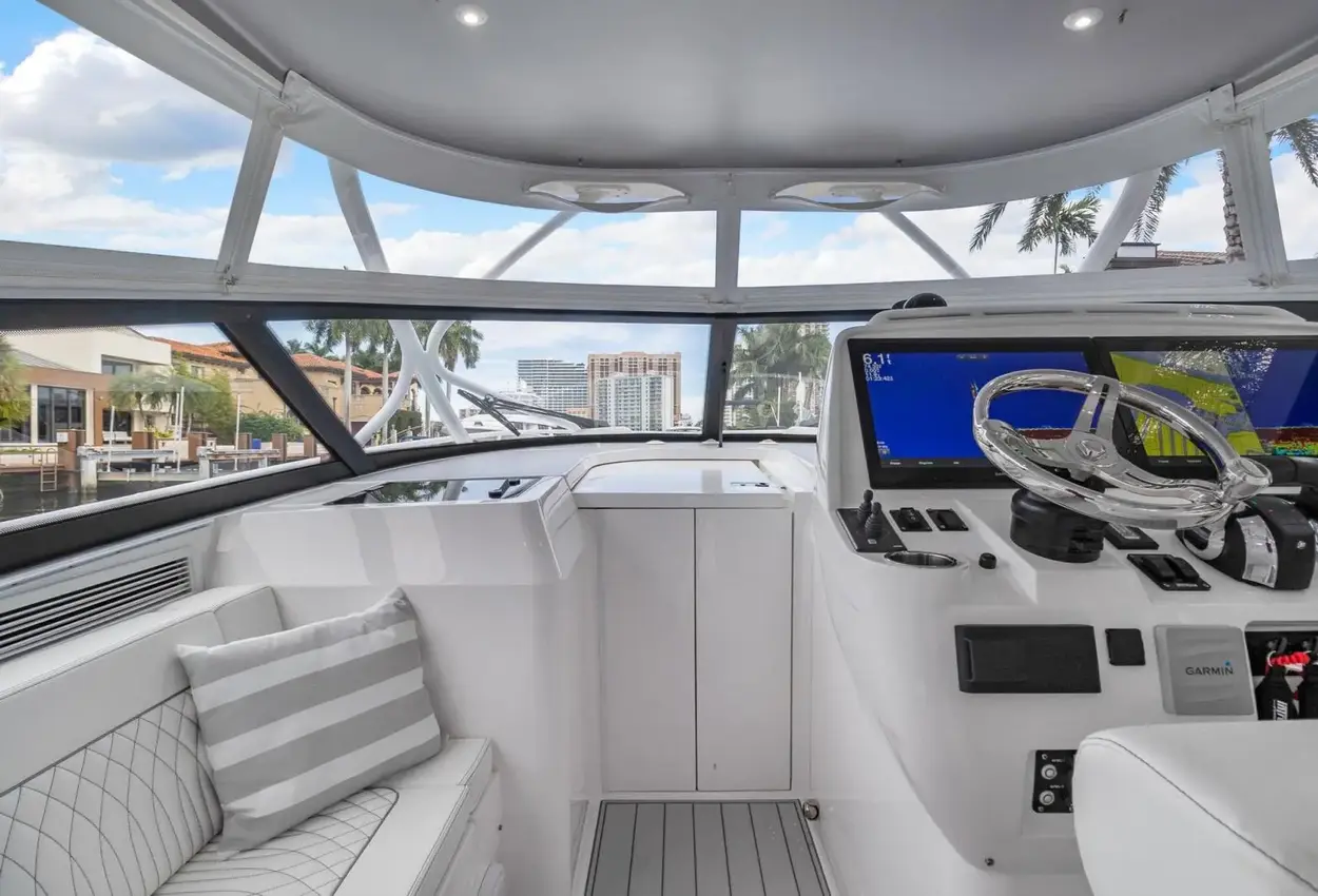 Thumbnail von Intrepid 438 Evolution Salty Dog