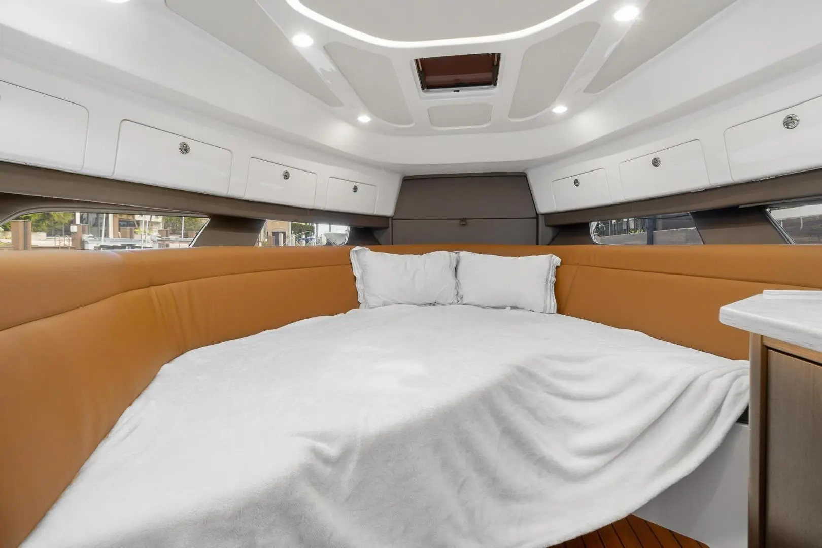 Thumbnail von Intrepid 438 Evolution Salty Dog