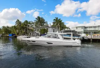 Thumbnail von Intrepid 438 Evolution Salty Dog