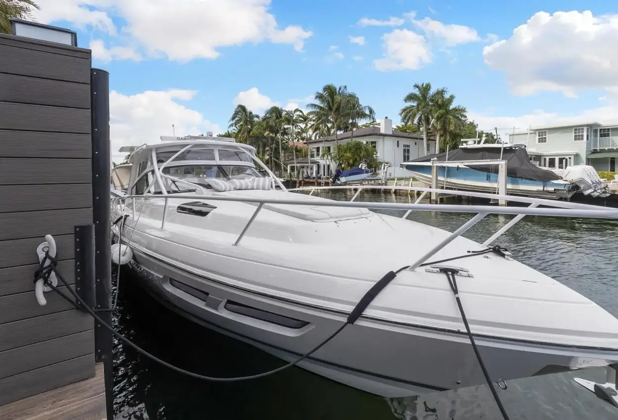 Thumbnail von Intrepid 438 Evolution Salty Dog