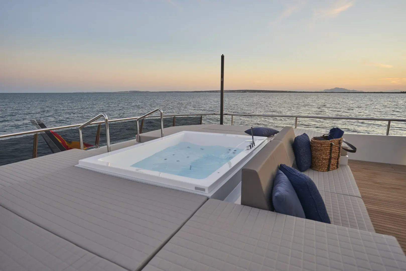 Thumbnail von Astondoa 100 Century