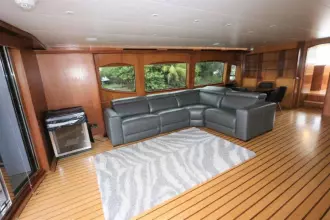 Thumbnail von Hatteras 80 Enclosed Bridge Skylounge
