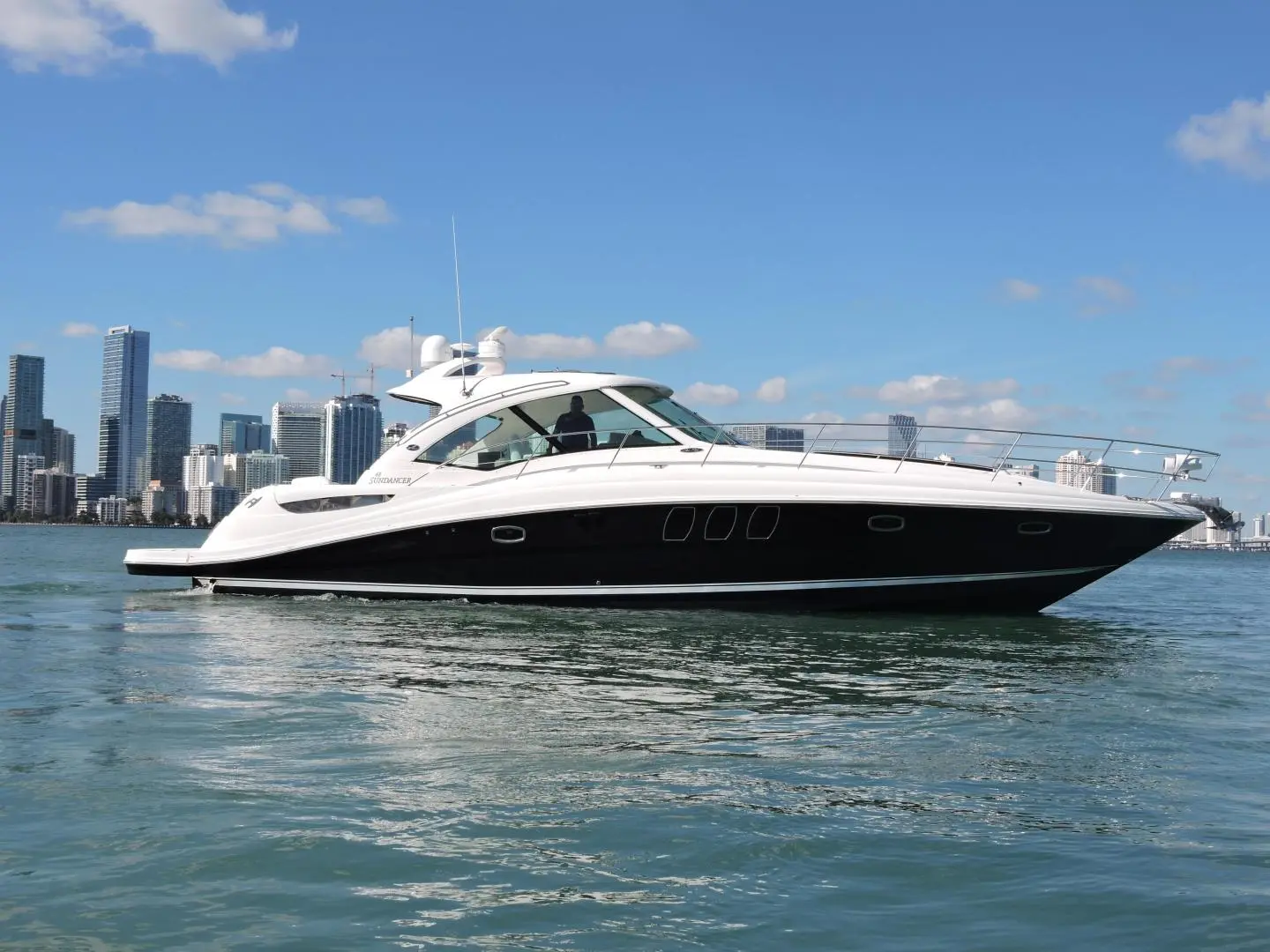 Sea Ray 48 Sundancer Title Wave