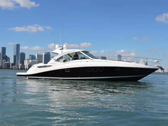 Sea Ray 48 Sundancer Title Wave