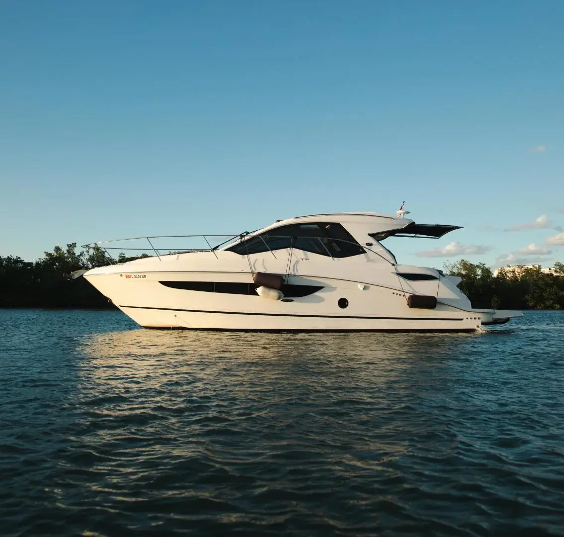 Sea Ray 350 Sundancer Coupe