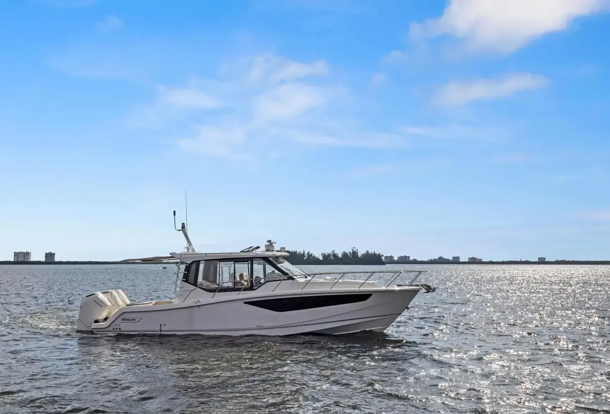 Boston Whaler 405 Conquest Lobo Del Mar II