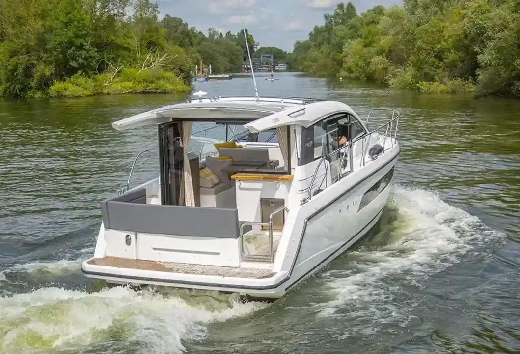 Sealine C335 Jetzt verfügbar