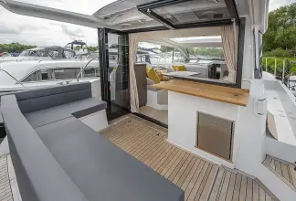 Thumbnail von Sealine C335 Available Now