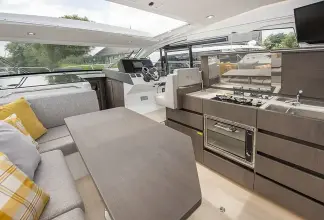 Thumbnail von Sealine C335 Available Now