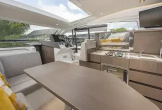 Thumbnail von Sealine C335 Available Now