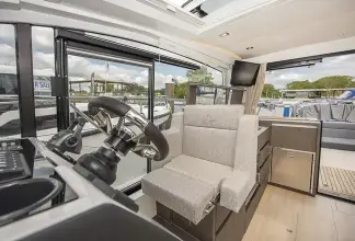 Thumbnail von Sealine C335 Available Now