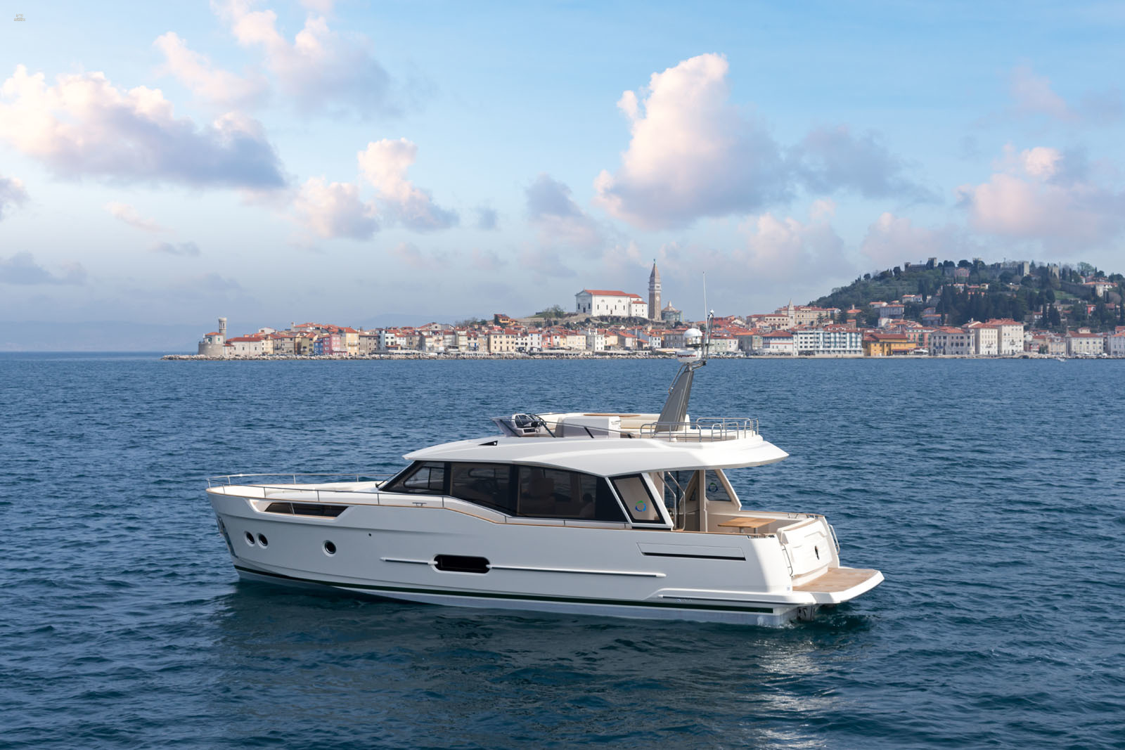 Thumbnail von Greenline 48 FLY Hybrid NOVÉ