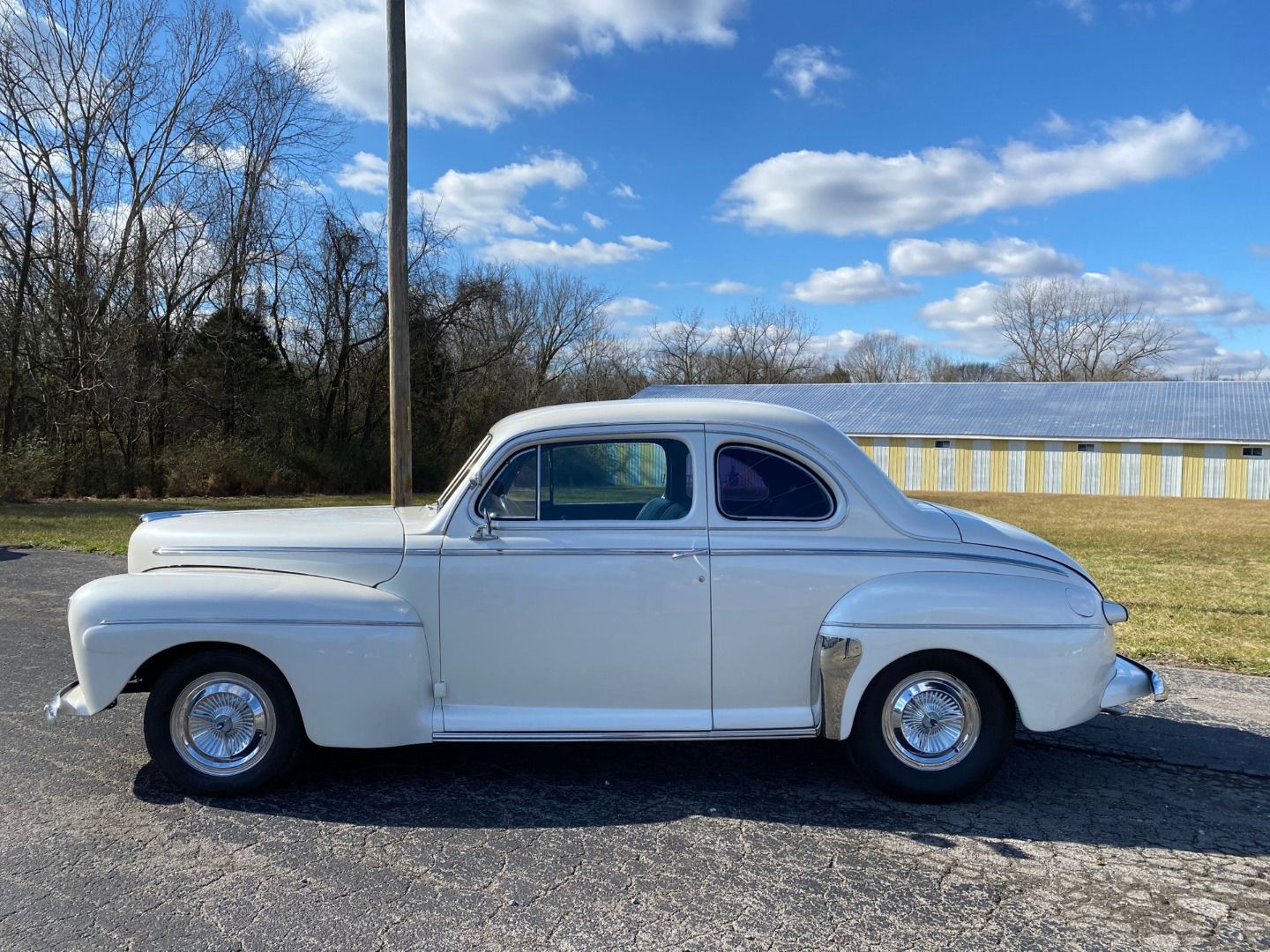 car-20458-1946-ford-coupe-super-deluxe24.jpeg