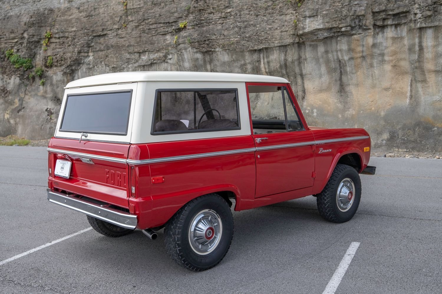 car-20464-1972-ford-bronco9.jpeg